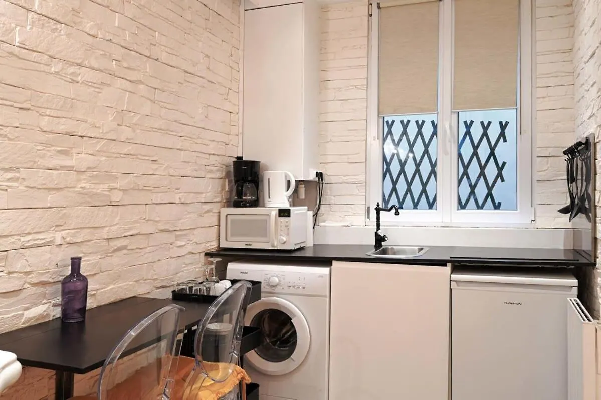 Beautiful And Cosy Small Studio Well Located Paris Apartment
